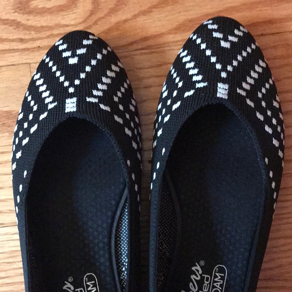 Skechers Black and White Flats, size 7, NIB